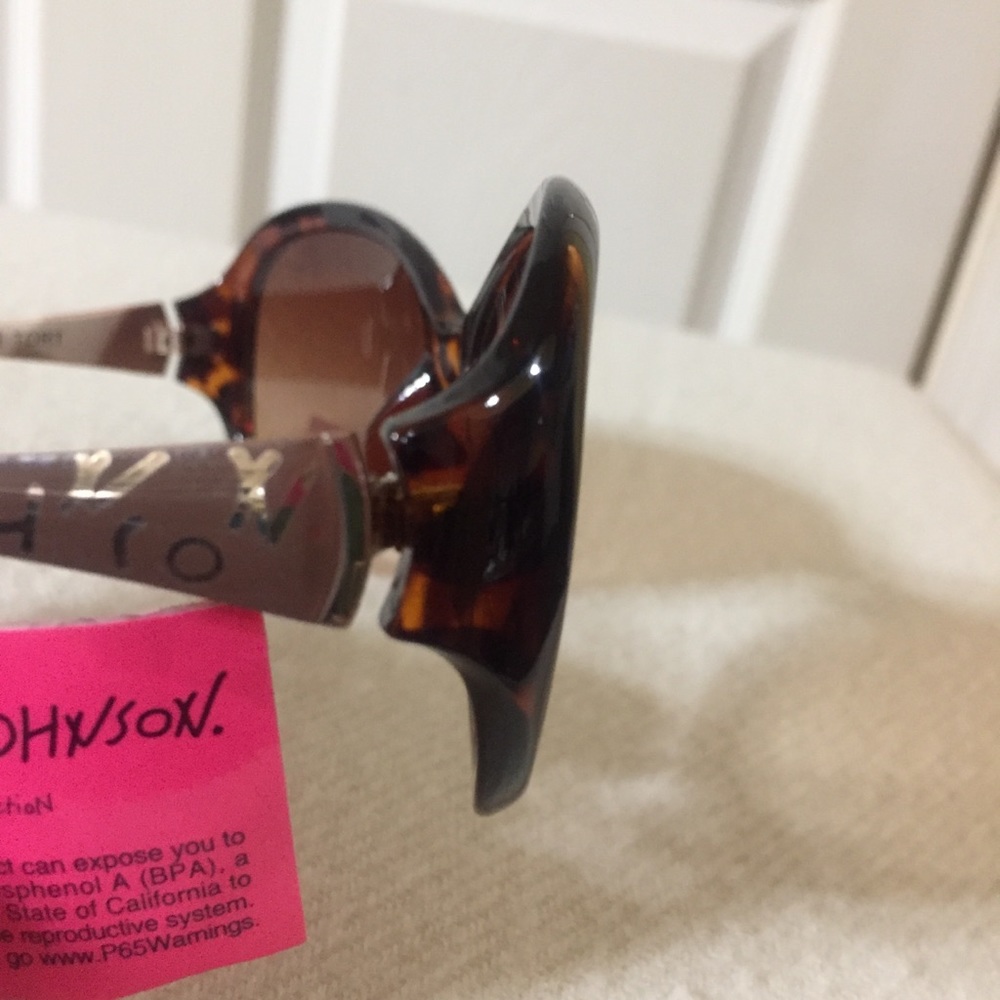 Betsey Johnson sunglasses - Picture 8 of 8